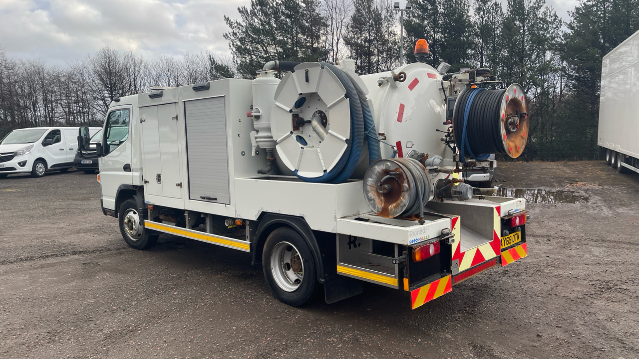 MITSUBISHI FUSO CANTER 7C18 34 - Limpieza de alcantarillado: foto 3 MITSUBISHI FUSO CANTER 7C18 34 - Limpieza de alcantarillado: foto 3