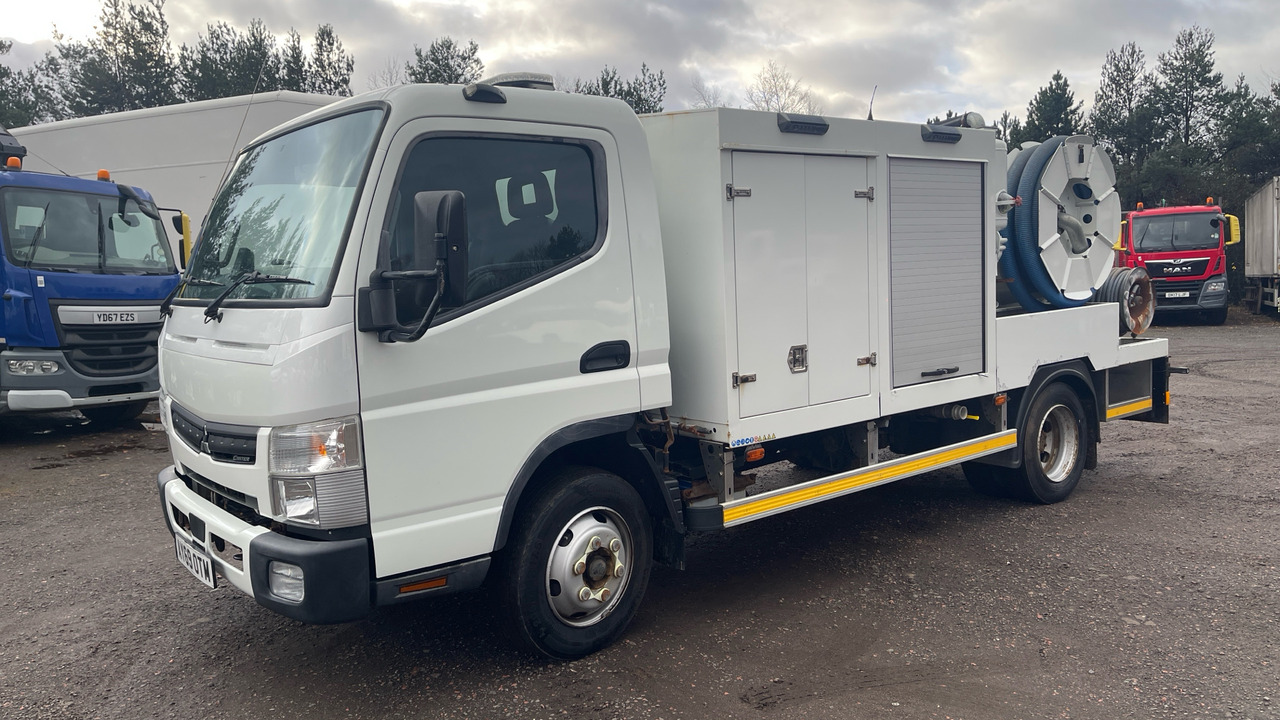 MITSUBISHI FUSO CANTER 7C18 34 - Limpieza de alcantarillado: foto 2 MITSUBISHI FUSO CANTER 7C18 34 - Limpieza de alcantarillado: foto 2