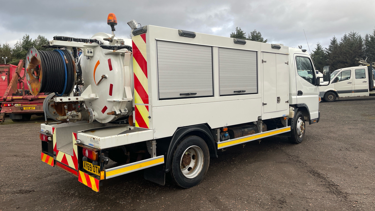 MITSUBISHI FUSO CANTER 7C18 34 - Limpieza de alcantarillado: foto 4 MITSUBISHI FUSO CANTER 7C18 34 - Limpieza de alcantarillado: foto 4