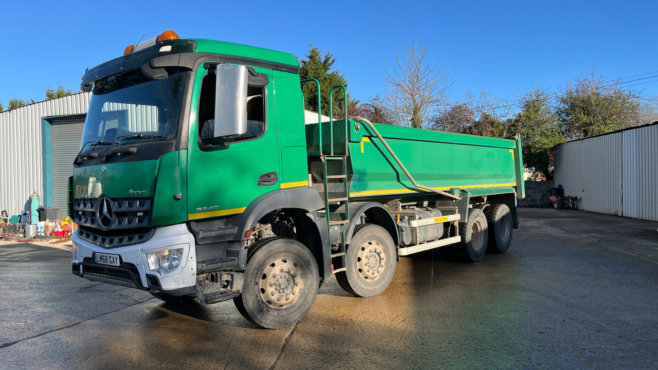 Mercedes-Benz Arocs 3240 - Camión volquete: foto 2 Mercedes-Benz Arocs 3240 - Camión volquete: foto 2