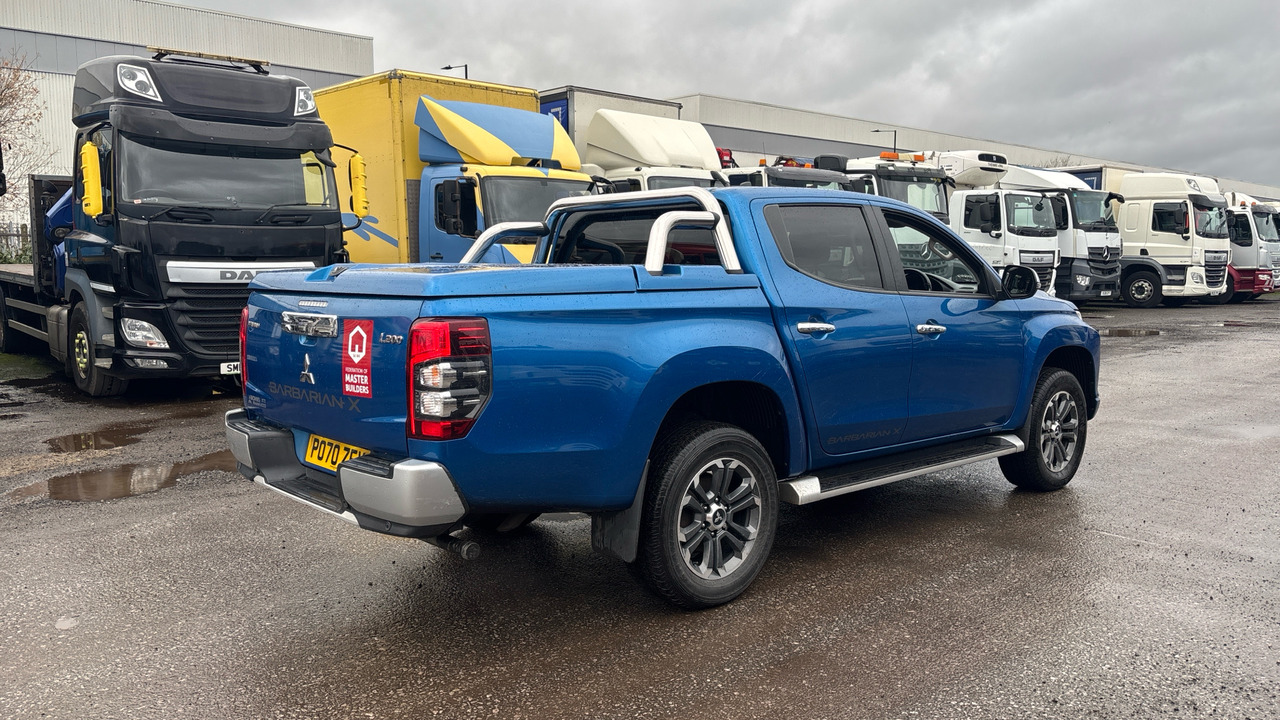 Mitsubishi L200 DI-D 2.3 Barbarian X 150PS - Pick-up, Furgoneta combi: foto 4 Mitsubishi L200 DI-D 2.3 Barbarian X 150PS - Pick-up, Furgoneta combi: foto 4