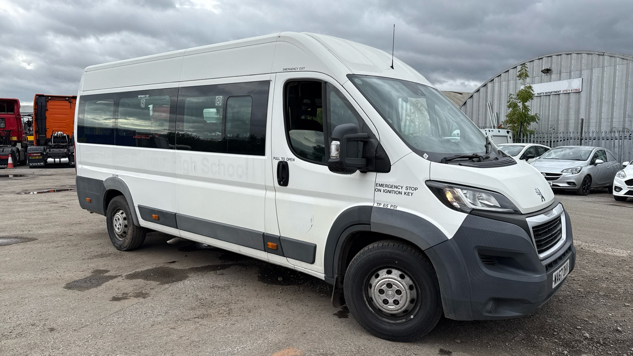 PEUGEOT BOXER 2.0 BLUEHDI 130PS - Minibús, Furgoneta de pasajeros: foto 1 PEUGEOT BOXER 2.0 BLUEHDI 130PS - Minibús, Furgoneta de pasajeros: foto 1