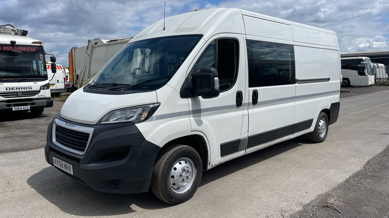 PEUGEOT BOXER 335 2.0 BLUEHDI PROFESSIONAL 130PS - Furgoneta combi: foto 2 PEUGEOT BOXER 335 2.0 BLUEHDI PROFESSIONAL 130PS - Furgoneta combi: foto 2