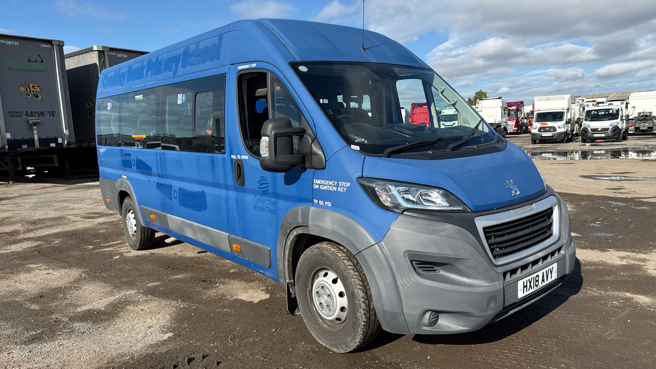 PEUGEOT BOXER 440 2.0 BlueHDi 130ps - Minibús, Furgoneta de pasajeros: foto 1 PEUGEOT BOXER 440 2.0 BlueHDi 130ps - Minibús, Furgoneta de pasajeros: foto 1