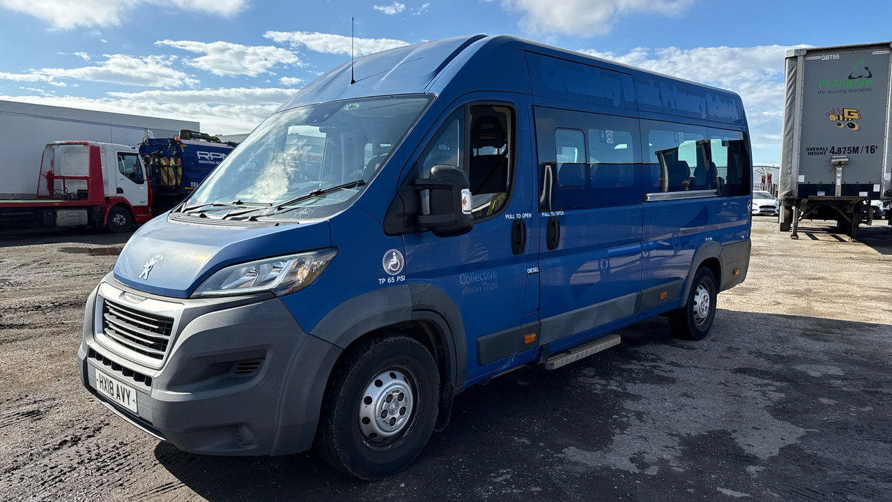 PEUGEOT BOXER 440 2.0 BlueHDi 130ps - Minibús, Furgoneta de pasajeros: foto 2 PEUGEOT BOXER 440 2.0 BlueHDi 130ps - Minibús, Furgoneta de pasajeros: foto 2