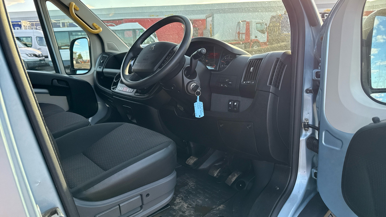 PEUGEOT BOXER 440 2.2 L4H2 HDI - Minibús, Furgoneta de pasajeros: foto 5 PEUGEOT BOXER 440 2.2 L4H2 HDI - Minibús, Furgoneta de pasajeros: foto 5