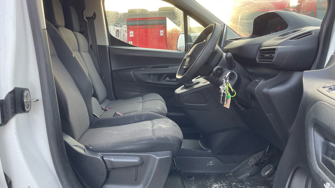 PEUGEOT PARTNER 850 1.5 BlueHDi 100ps Professional - Furgoneta pequeña: foto 5 PEUGEOT PARTNER 850 1.5 BlueHDi 100ps Professional - Furgoneta pequeña: foto 5