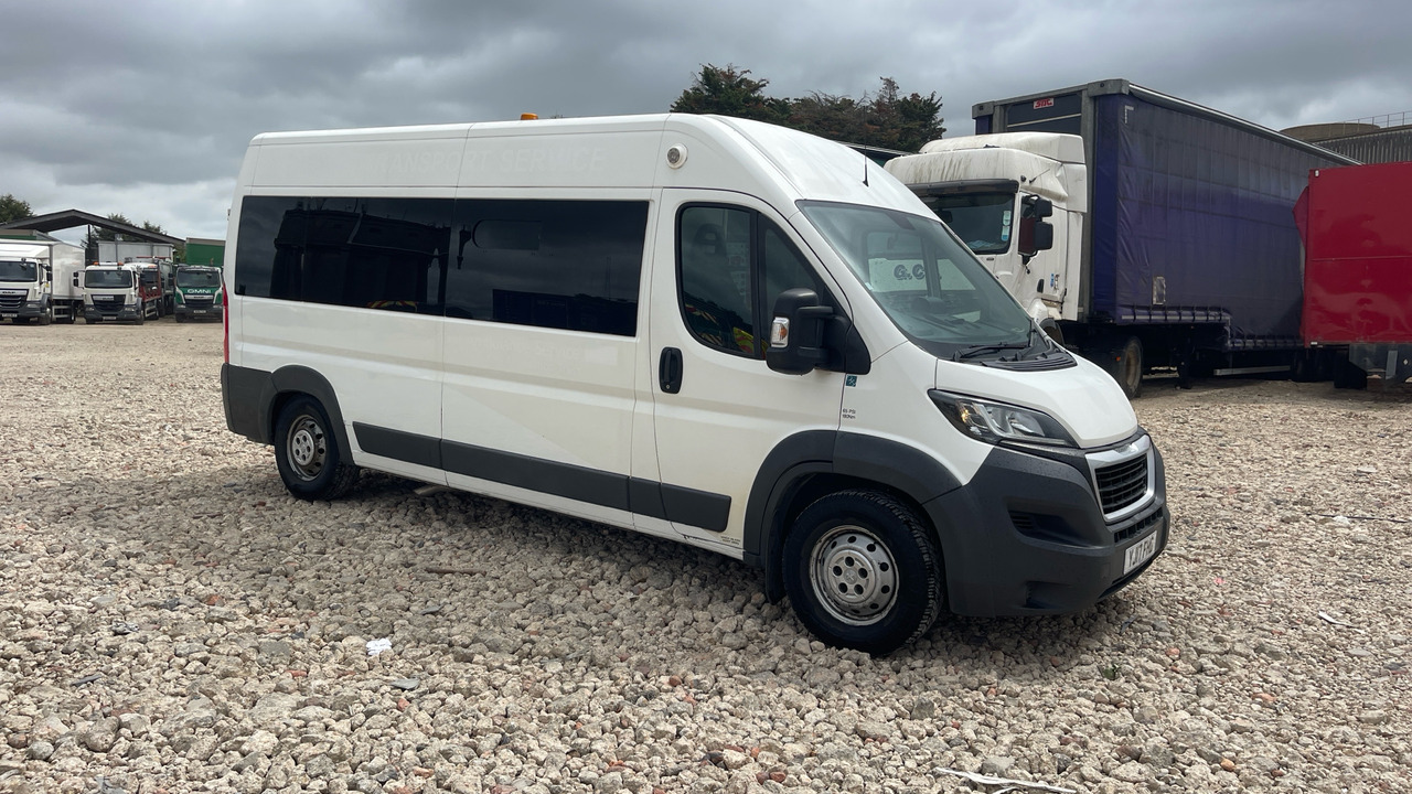 Peugeot Boxer 2.0 BLUE HDI 130PS - Ambulancia: foto 1 Peugeot Boxer 2.0 BLUE HDI 130PS - Ambulancia: foto 1
