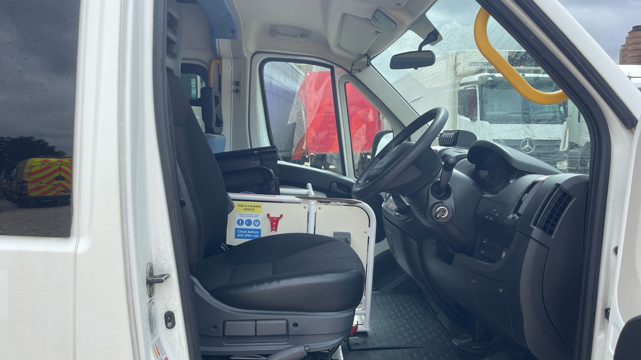 Peugeot Boxer 2.0 BLUE HDI 130PS - Ambulancia: foto 5 Peugeot Boxer 2.0 BLUE HDI 130PS - Ambulancia: foto 5