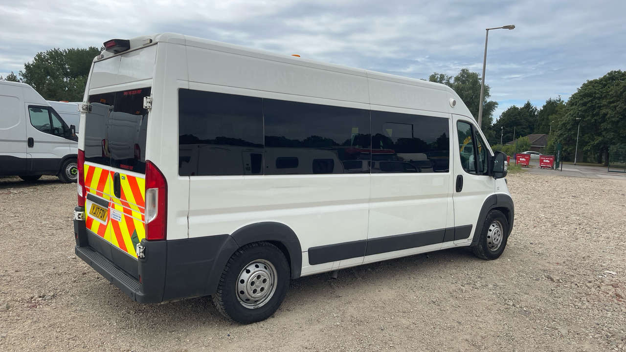 Peugeot Boxer 2.0 BLUEHDI 130PS - Ambulancia: foto 4 Peugeot Boxer 2.0 BLUEHDI 130PS - Ambulancia: foto 4