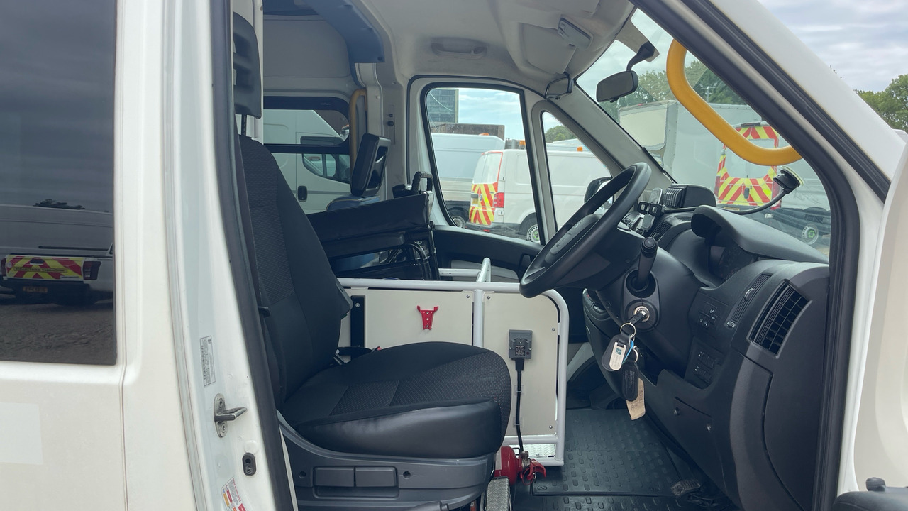 Peugeot Boxer 2.0 BLUEHDI 130PS - Ambulancia: foto 5 Peugeot Boxer 2.0 BLUEHDI 130PS - Ambulancia: foto 5