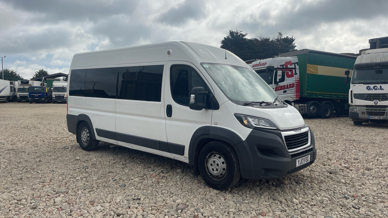 Peugeot Boxer 435 2.0 BLUE HDI 130PS - Ambulancia: foto 1 Peugeot Boxer 435 2.0 BLUE HDI 130PS - Ambulancia: foto 1