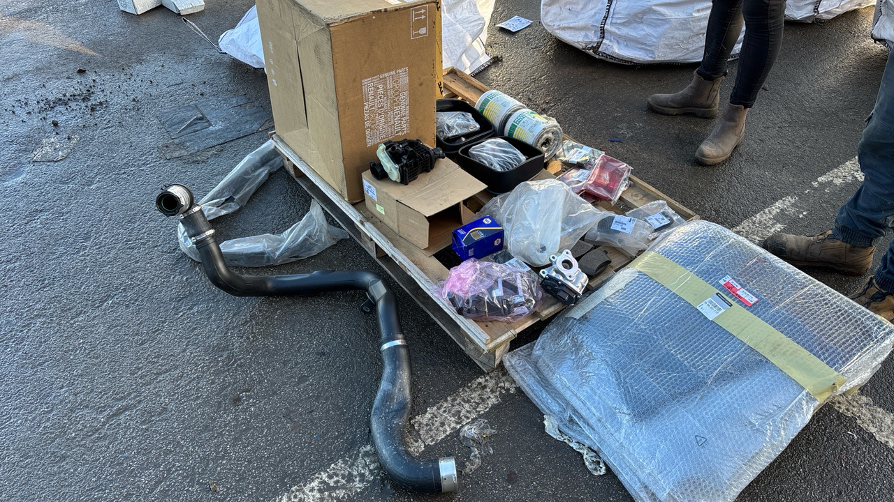 RENAULT PARTS  - Equipo de construcción: foto 1 RENAULT PARTS  - Equipo de construcción: foto 1