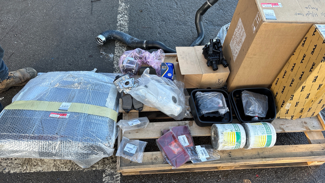 RENAULT PARTS  - Equipo de construcción: foto 3 RENAULT PARTS  - Equipo de construcción: foto 3