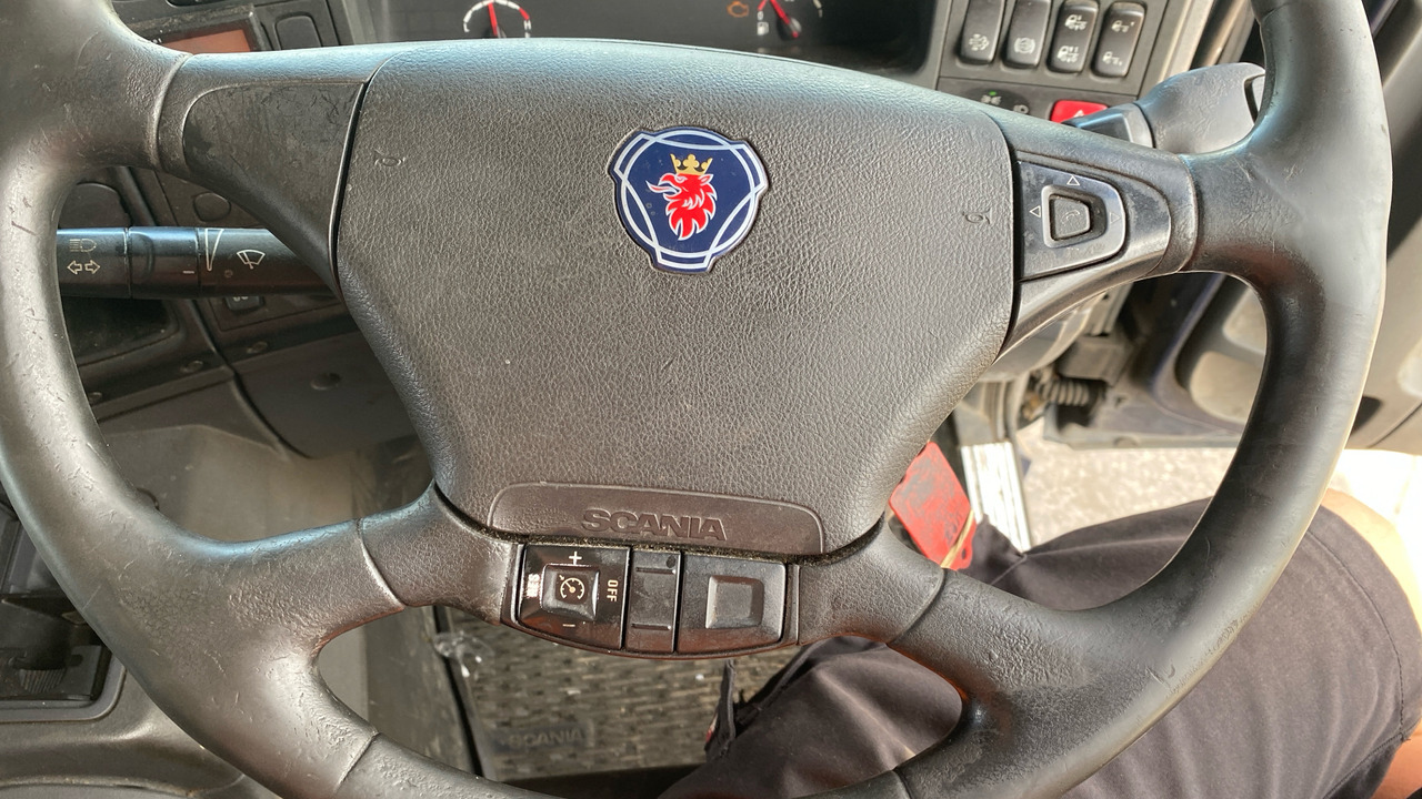 Camión portavehículos SCANIA P 410: foto 18 Camión portavehículos SCANIA P 410: foto 18