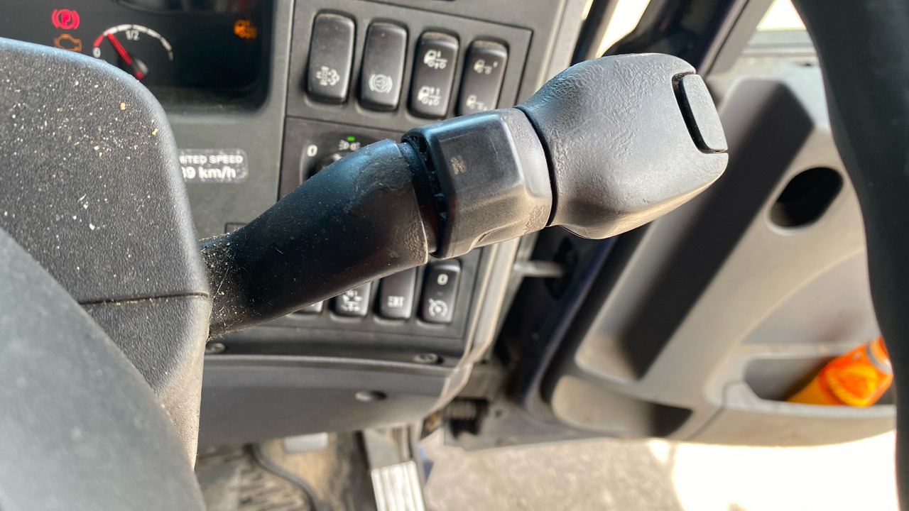 Camión portavehículos SCANIA P 410: foto 19 Camión portavehículos SCANIA P 410: foto 19