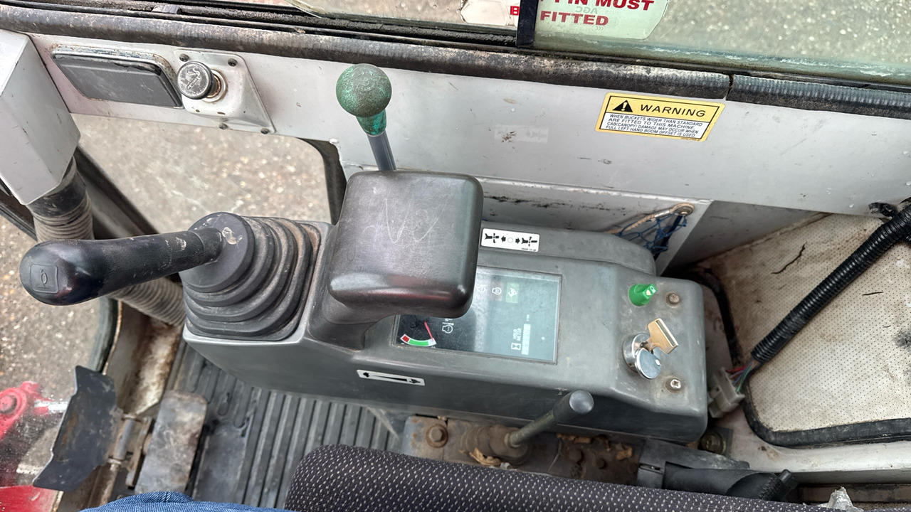 Miniexcavadora TAKEUCHI TB016: foto 10