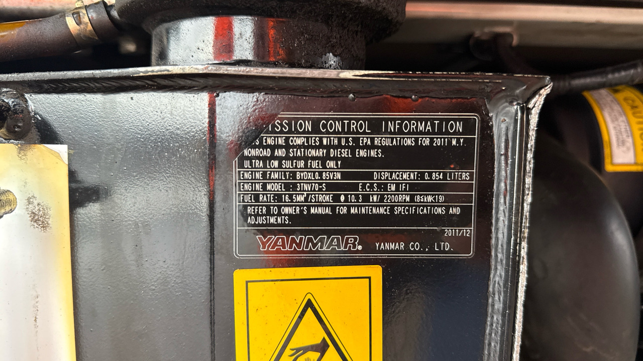 Miniexcavadora TAKEUCHI TB016: foto 16