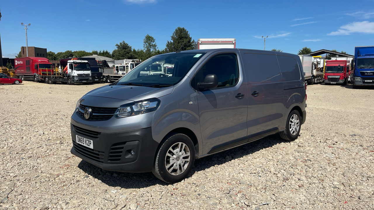 VAUXHALL VIVARO 2700 1.5 100PS - Furgoneta pequeña: foto 2 VAUXHALL VIVARO 2700 1.5 100PS - Furgoneta pequeña: foto 2