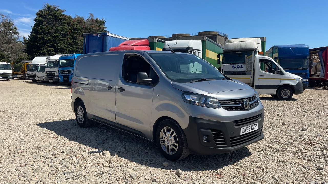 VAUXHALL VIVARO 2700 1.5 100PS - Furgoneta pequeña: foto 1 VAUXHALL VIVARO 2700 1.5 100PS - Furgoneta pequeña: foto 1