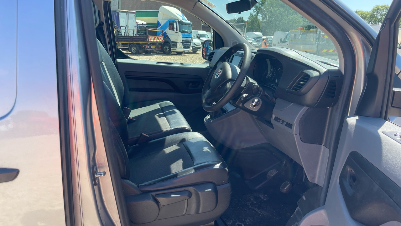 VAUXHALL VIVARO 2700 1.5 100PS - Furgoneta pequeña: foto 5 VAUXHALL VIVARO 2700 1.5 100PS - Furgoneta pequeña: foto 5