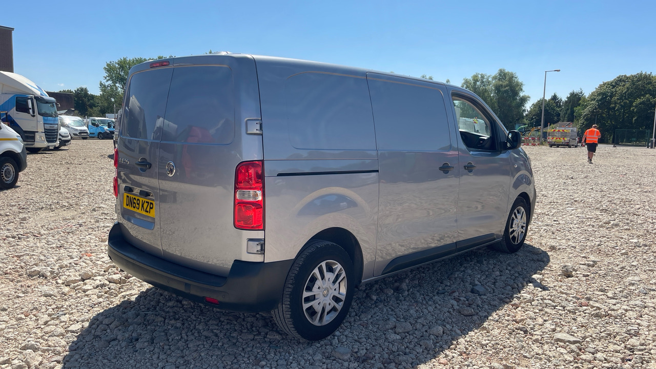 VAUXHALL VIVARO 2700 1.5 100PS - Furgoneta pequeña: foto 4 VAUXHALL VIVARO 2700 1.5 100PS - Furgoneta pequeña: foto 4