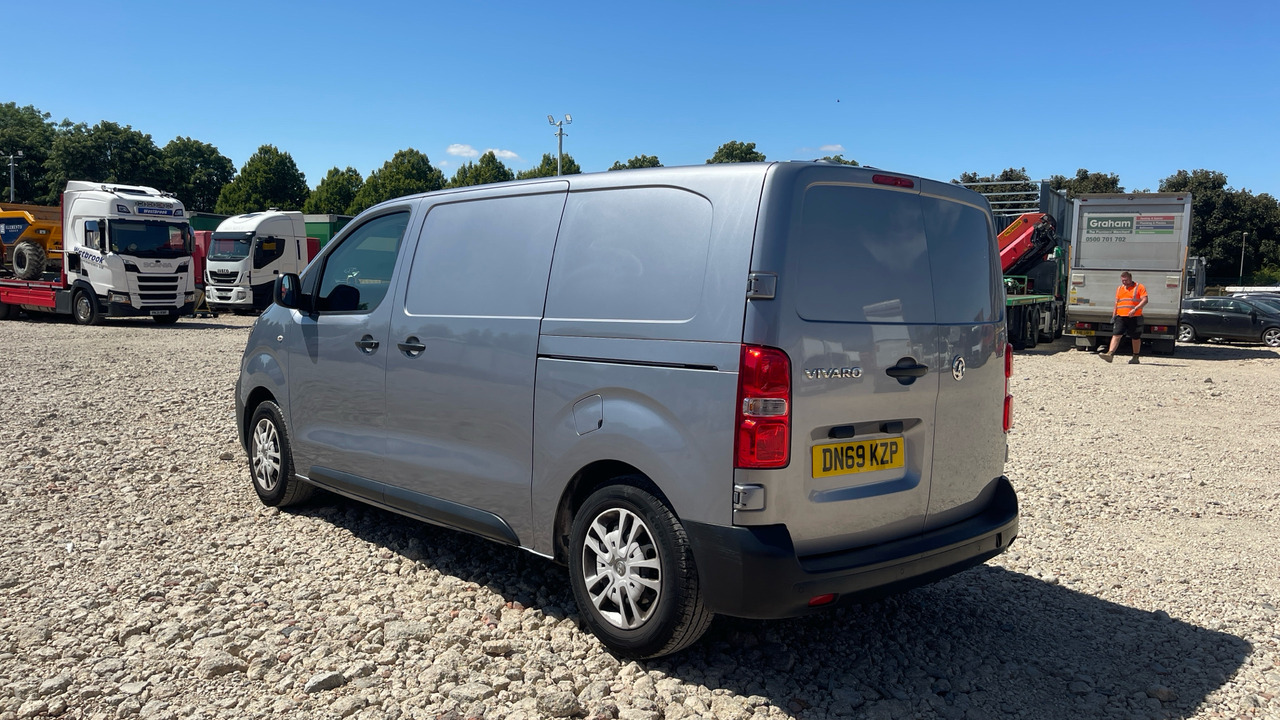 VAUXHALL VIVARO 2700 1.5 100PS - Furgoneta pequeña: foto 3 VAUXHALL VIVARO 2700 1.5 100PS - Furgoneta pequeña: foto 3