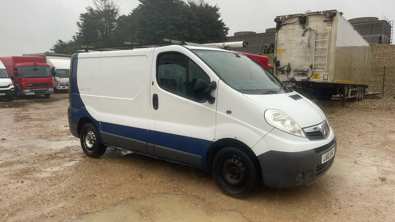 VAUXHALL VIVARO 2700 2.0 CDTI 115PS - Furgoneta caja cerrada: foto 1 VAUXHALL VIVARO 2700 2.0 CDTI 115PS - Furgoneta caja cerrada: foto 1