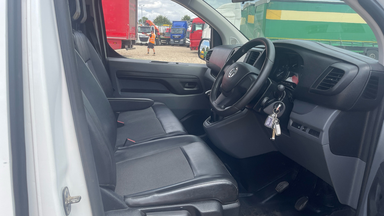 VAUXHALL VIVARO 2900 1.5D 100PS - Furgoneta pequeña: foto 5 VAUXHALL VIVARO 2900 1.5D 100PS - Furgoneta pequeña: foto 5