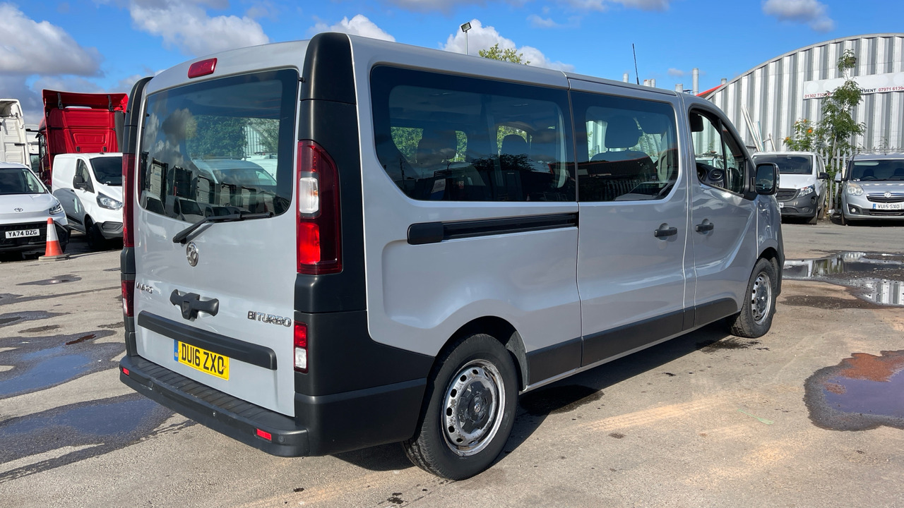 VAUXHALL VIVARO 2900 1.6 CDTI BITURBO 125PS - Minibús, Furgoneta de pasajeros: foto 4 VAUXHALL VIVARO 2900 1.6 CDTI BITURBO 125PS - Minibús, Furgoneta de pasajeros: foto 4