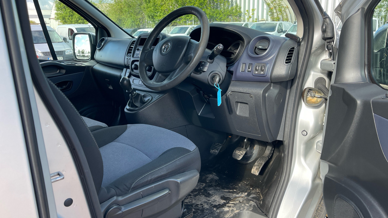 VAUXHALL VIVARO 2900 1.6 CDTI BITURBO 125PS - Minibús, Furgoneta de pasajeros: foto 5 VAUXHALL VIVARO 2900 1.6 CDTI BITURBO 125PS - Minibús, Furgoneta de pasajeros: foto 5