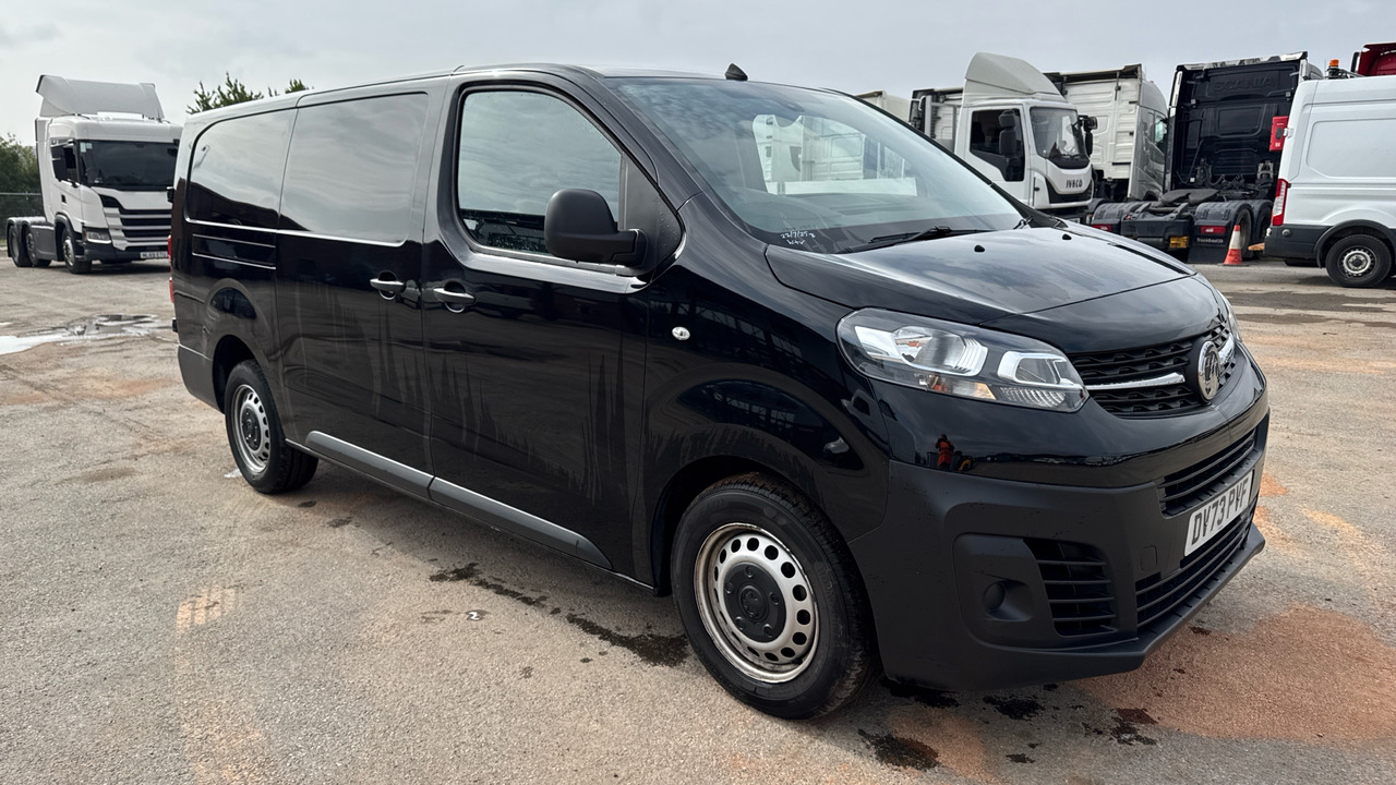Vauxhall Vivaro 3100 2.0 D 145PS - Furgoneta pequeña: foto 1 Vauxhall Vivaro 3100 2.0 D 145PS - Furgoneta pequeña: foto 1