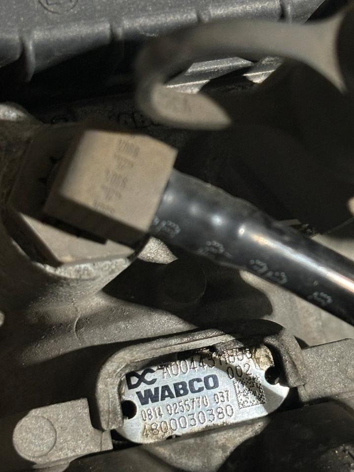 Atego 4 EU6 WABCO Fußbremsventil / Bremsventil A0044311806 - Válvula de freno para Camión: foto 3 Atego 4 EU6 WABCO Fußbremsventil / Bremsventil A0044311806 - Válvula de freno para Camión: foto 3