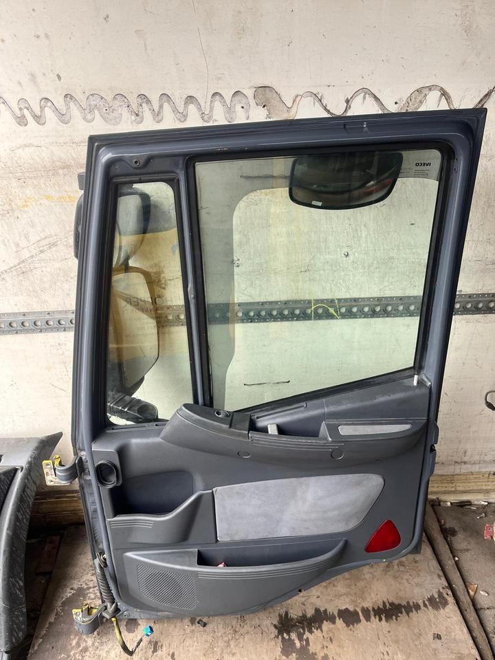 IVECO Stralis 450 Beifahrertür Tür rechts, Spiegel & Verkleidung - Puerta y piezas para Camión: foto 2 IVECO Stralis 450 Beifahrertür Tür rechts, Spiegel & Verkleidung - Puerta y piezas para Camión: foto 2