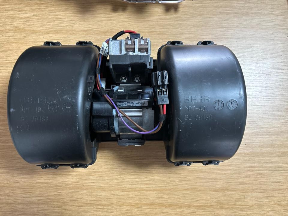 MAN BEHR BOSCH Innen Heizlüfter 9140010500 / H1968002 - Calefacción/ Ventilación para Camión: foto 1 MAN BEHR BOSCH Innen Heizlüfter 9140010500 / H1968002 - Calefacción/ Ventilación para Camión: foto 1