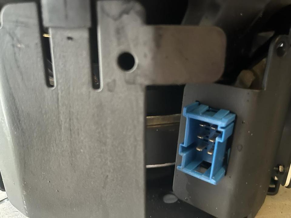 MAN Blaupunkt Lautsprecher TGS TGX TGL TGM 81281026080 - Carrocería y exterior para Camión: foto 3 MAN Blaupunkt Lautsprecher TGS TGX TGL TGM 81281026080 - Carrocería y exterior para Camión: foto 3