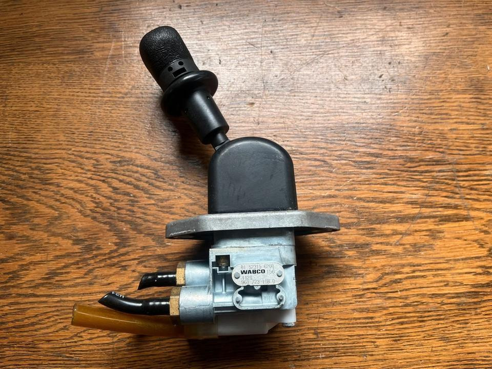 MAN Bremsventil Feststellbremse Handbremsventil 81.52315.6208 - Válvula de freno para Camión: foto 3 MAN Bremsventil Feststellbremse Handbremsventil 81.52315.6208 - Válvula de freno para Camión: foto 3