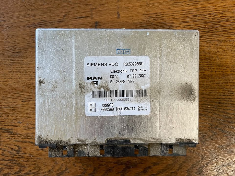 MAN SIEMENS VDO ELEKTRONIK FFR Steuergerät 81.25805.7066 - Unidad de control para Camión: foto 1 MAN SIEMENS VDO ELEKTRONIK FFR Steuergerät 81.25805.7066 - Unidad de control para Camión: foto 1