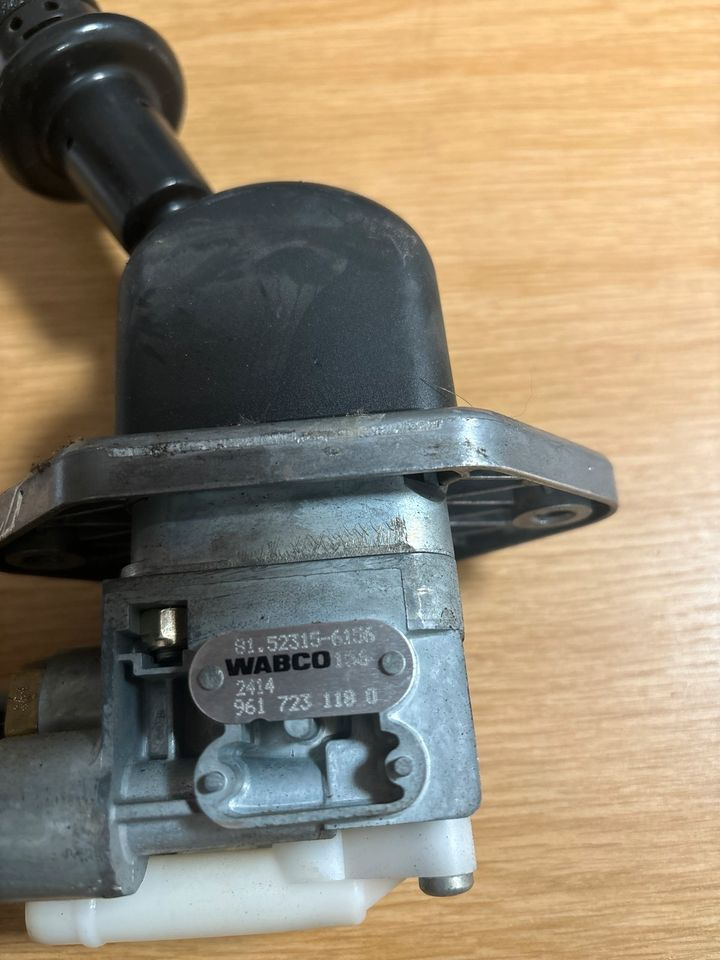 MAN WABCO Handbremsventil / Festellbremse 81.52315-6156 - Palanca de cambio para Camión: foto 3 MAN WABCO Handbremsventil / Festellbremse 81.52315-6156 - Palanca de cambio para Camión: foto 3