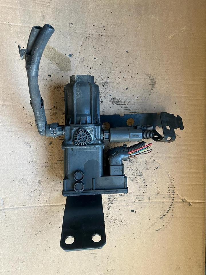 Mercedes Actros MP4 AdBlue Pumpe A0001403978 - Bomba de combustible para Camión: foto 1 Mercedes Actros MP4 AdBlue Pumpe A0001403978 - Bomba de combustible para Camión: foto 1