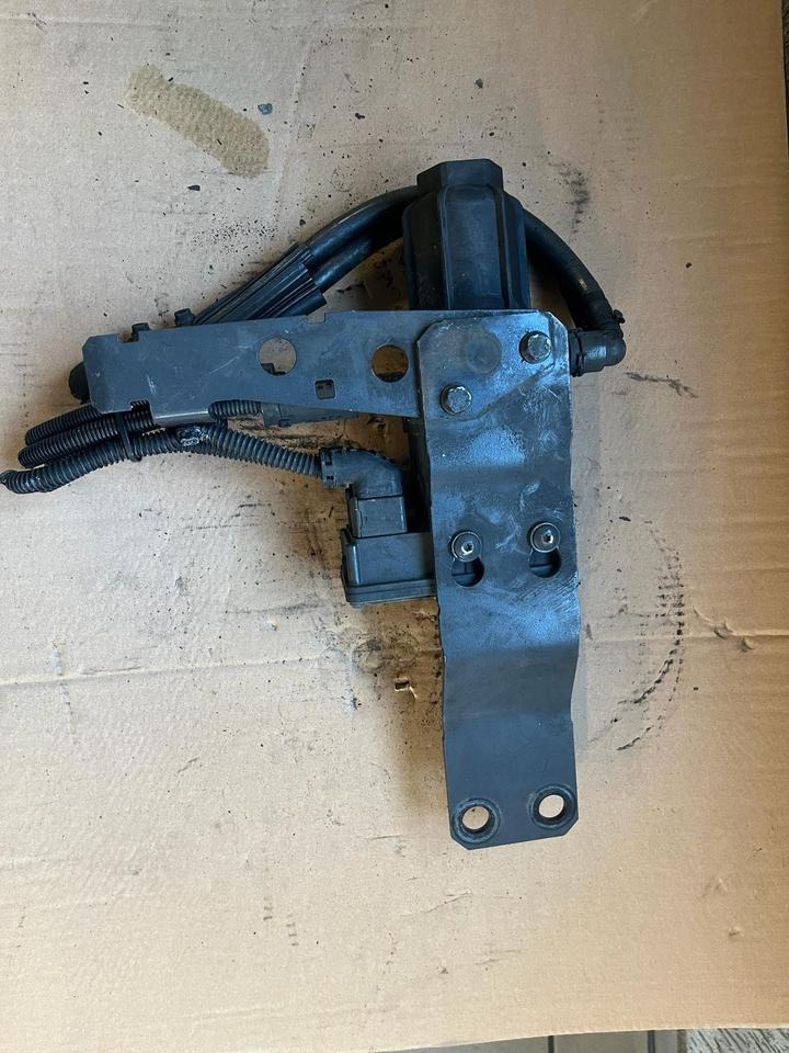 Mercedes Actros MP4 AdBlue Pumpe A0001403978 - Bomba de combustible para Camión: foto 4 Mercedes Actros MP4 AdBlue Pumpe A0001403978 - Bomba de combustible para Camión: foto 4