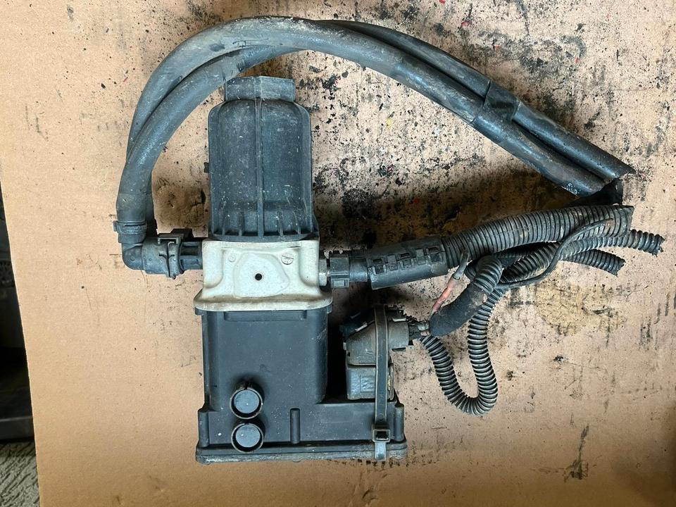 Mercedes Actros MP4 AdBlue Pumpe A0001405378 - Bomba de combustible para Camión: foto 3 Mercedes Actros MP4 AdBlue Pumpe A0001405378 - Bomba de combustible para Camión: foto 3