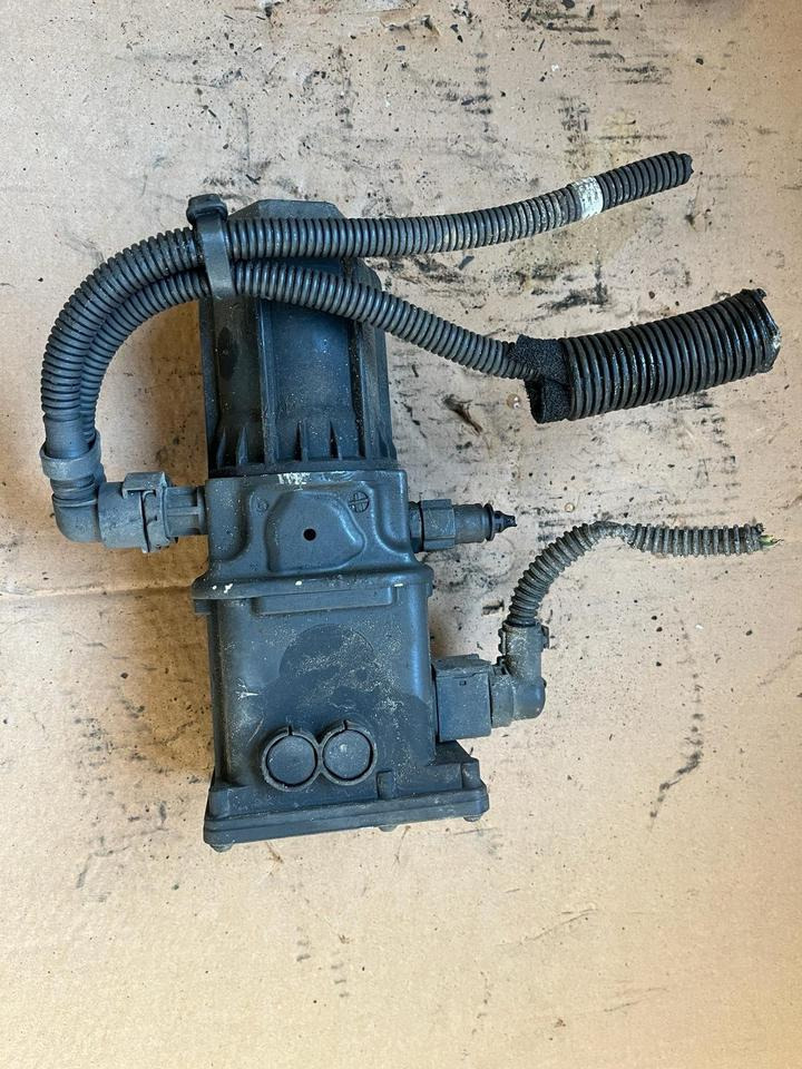 Mercedes Actros MP4 AdBlue Pumpe A0001405578 - Bomba de combustible para Camión: foto 5 Mercedes Actros MP4 AdBlue Pumpe A0001405578 - Bomba de combustible para Camión: foto 5