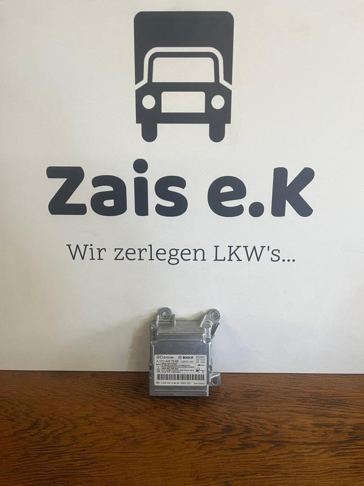 Mercedes Actros MP4 Elektronik ZGS Steuergerät A0004461242 - Unidad de control: foto 1 Mercedes Actros MP4 Elektronik ZGS Steuergerät A0004461242 - Unidad de control: foto 1