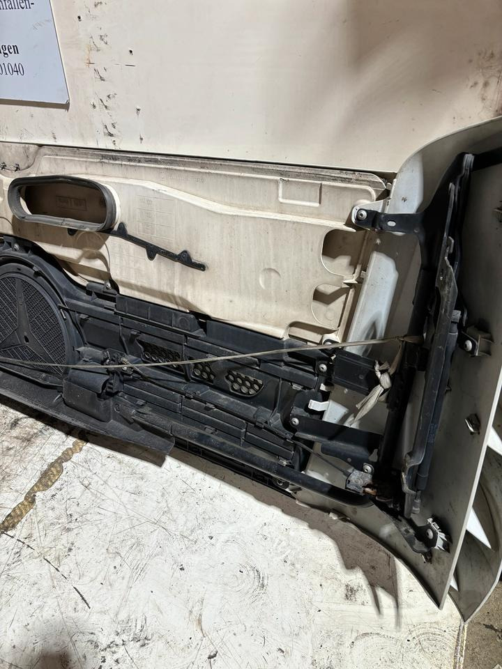 Mercedes Actros MP4 Motorhaube A9607500409 - Capota para Camión: foto 5 Mercedes Actros MP4 Motorhaube A9607500409 - Capota para Camión: foto 5