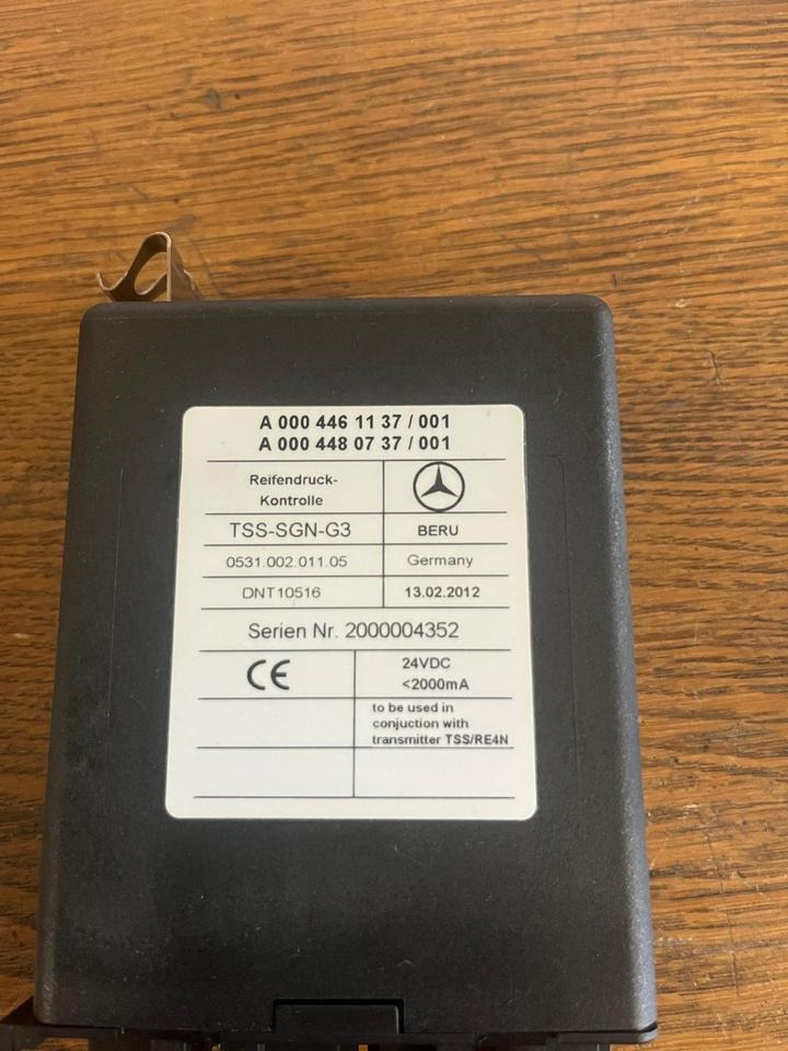 Mercedes Actros MP4 Reifendruck-Kontrolle Steuergerät A0004461137 - Unidad de control para Camión: foto 3 Mercedes Actros MP4 Reifendruck-Kontrolle Steuergerät A0004461137 - Unidad de control para Camión: foto 3