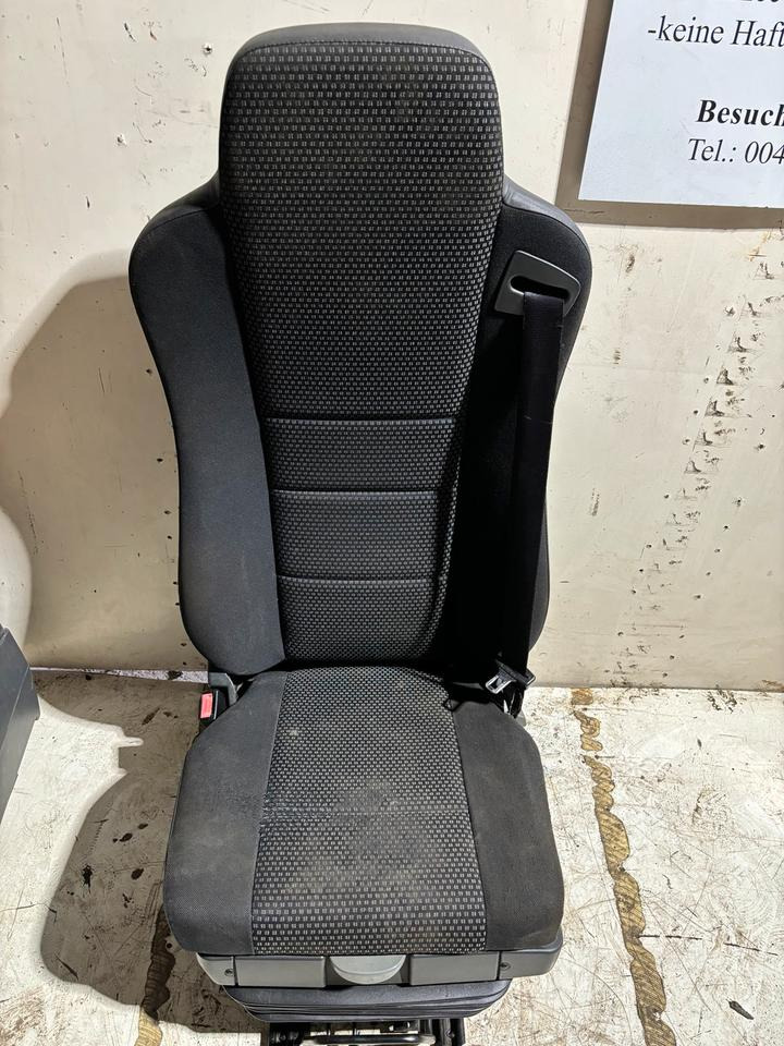 Mercedes Atego 3 Fahrersitz mit Luft - Asiento para Camión: foto 2 Mercedes Atego 3 Fahrersitz mit Luft - Asiento para Camión: foto 2