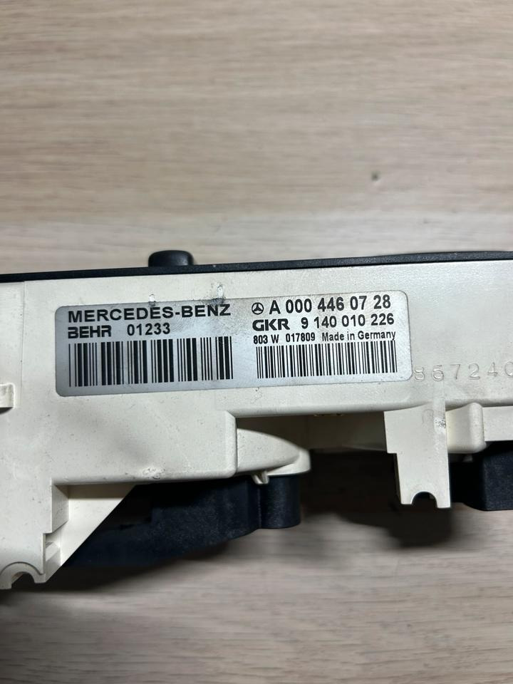 Mercedes Atego Klimabedienteil Heizungsbedienung A0004460728 - Unidad de control para Camión: foto 4 Mercedes Atego Klimabedienteil Heizungsbedienung A0004460728 - Unidad de control para Camión: foto 4