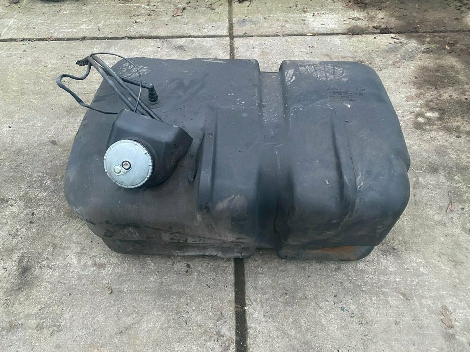 Mercedes Atego Tank Tankbehälter A 970470201, A 970471xx01 - Depósito de combustible para Camión: foto 1 Mercedes Atego Tank Tankbehälter A 970470201, A 970471xx01 - Depósito de combustible para Camión: foto 1