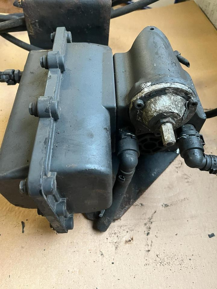 Mercedes-Benz Actros Atego EU4 EU5 AdBlue Pumpe A0001400578 - Bomba de combustible para Camión: foto 3 Mercedes-Benz Actros Atego EU4 EU5 AdBlue Pumpe A0001400578 - Bomba de combustible para Camión: foto 3